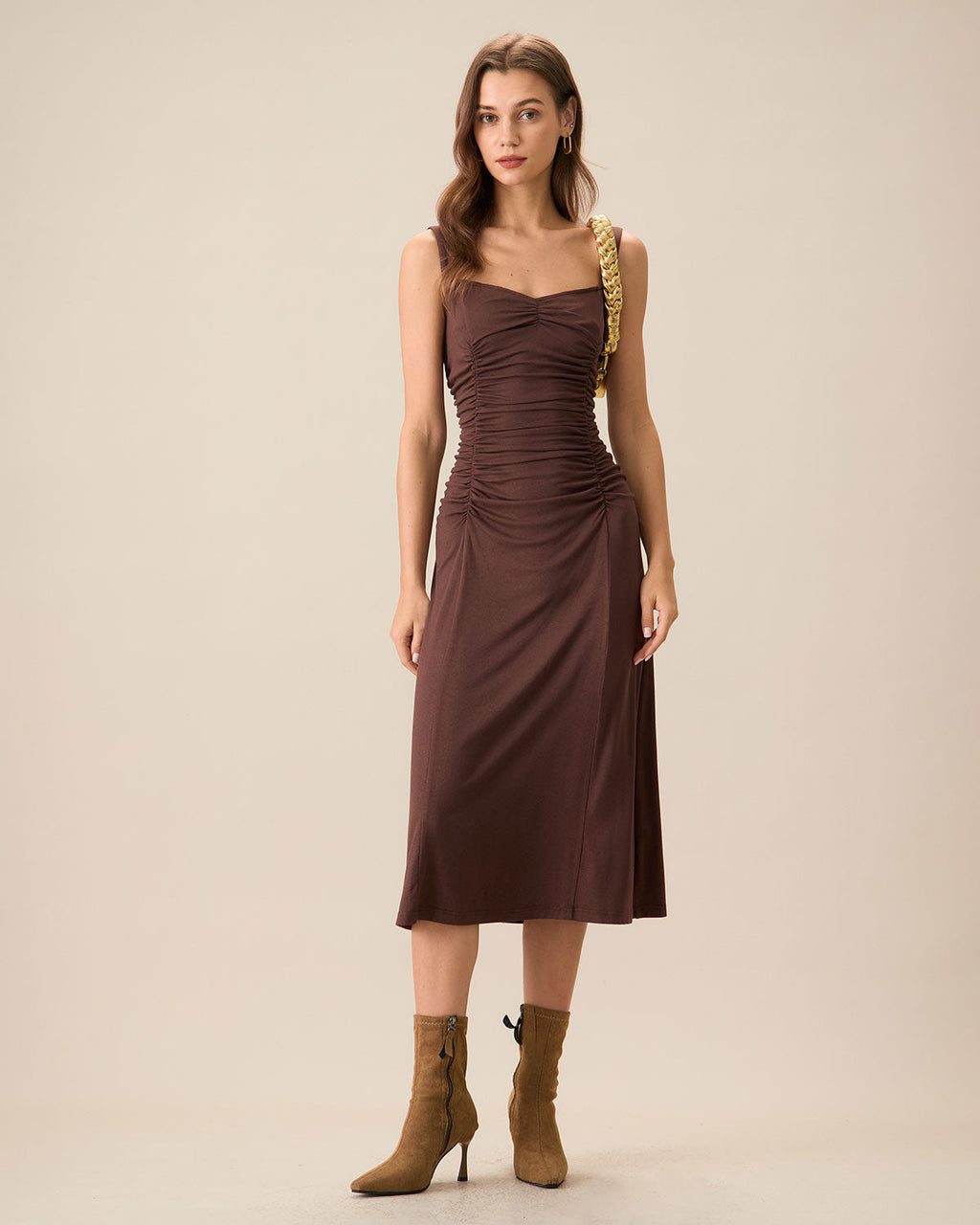 Kiara | Damen Strick-Midikleid mit Raffung – Mokkabraun