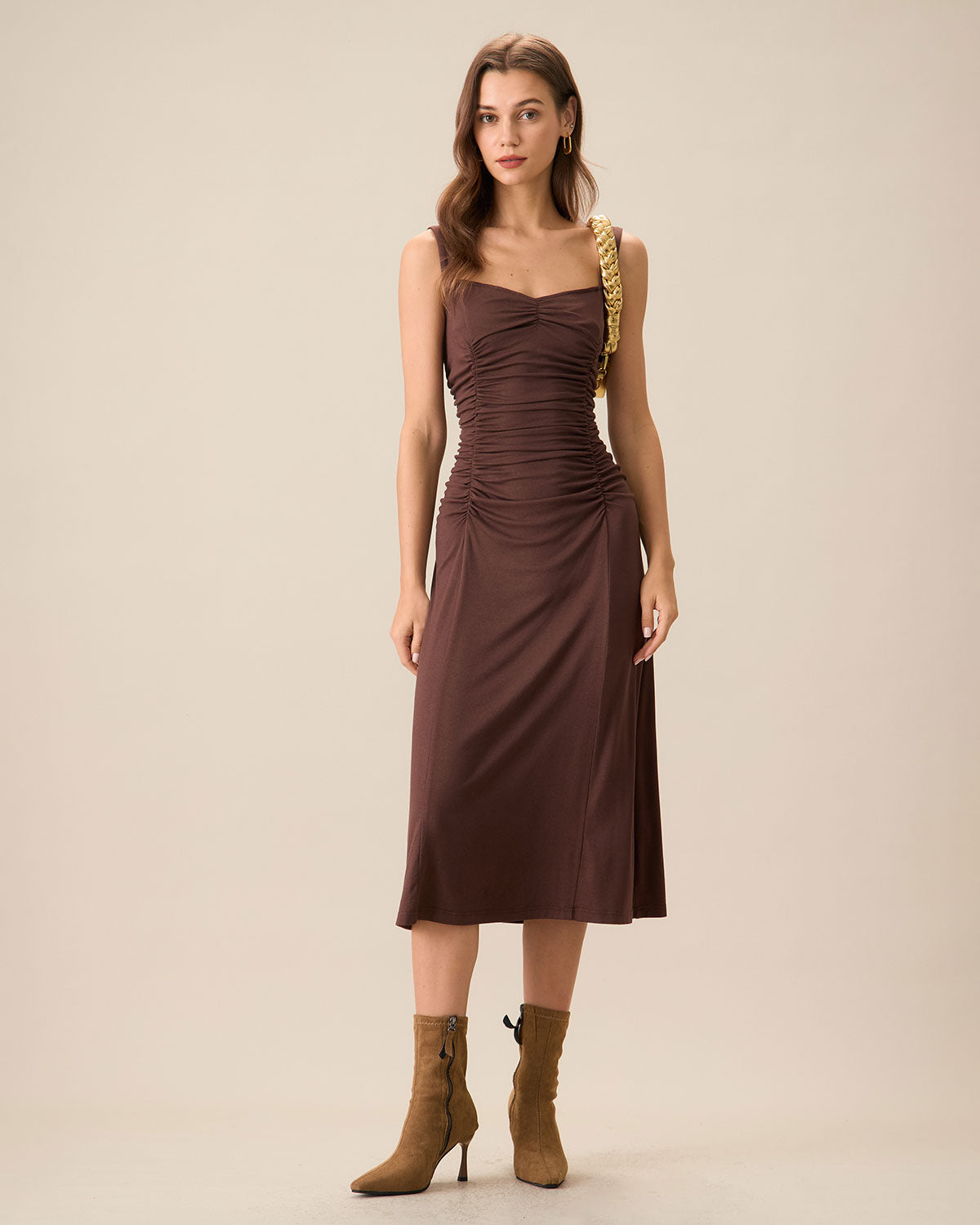 Kiara | Damen Strick-Midikleid mit Raffung – Mokkabraun