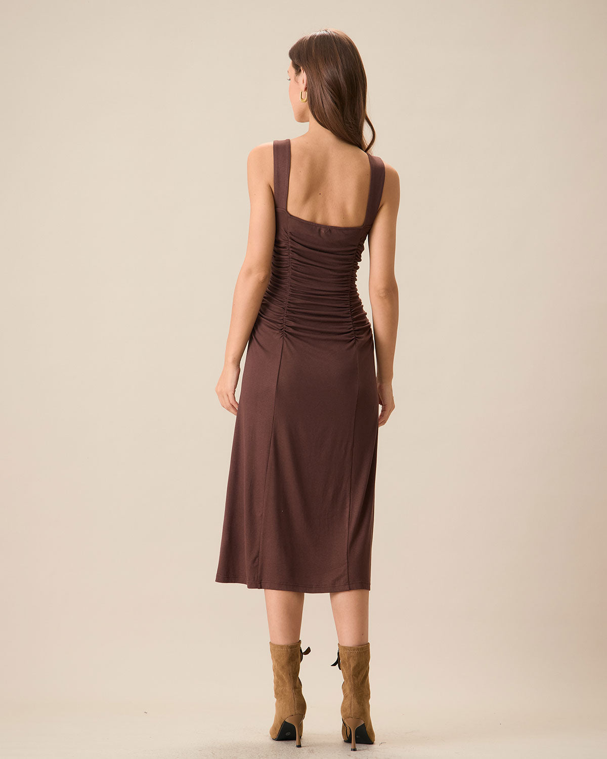 Kiara | Damen Strick-Midikleid mit Raffung – Mokkabraun