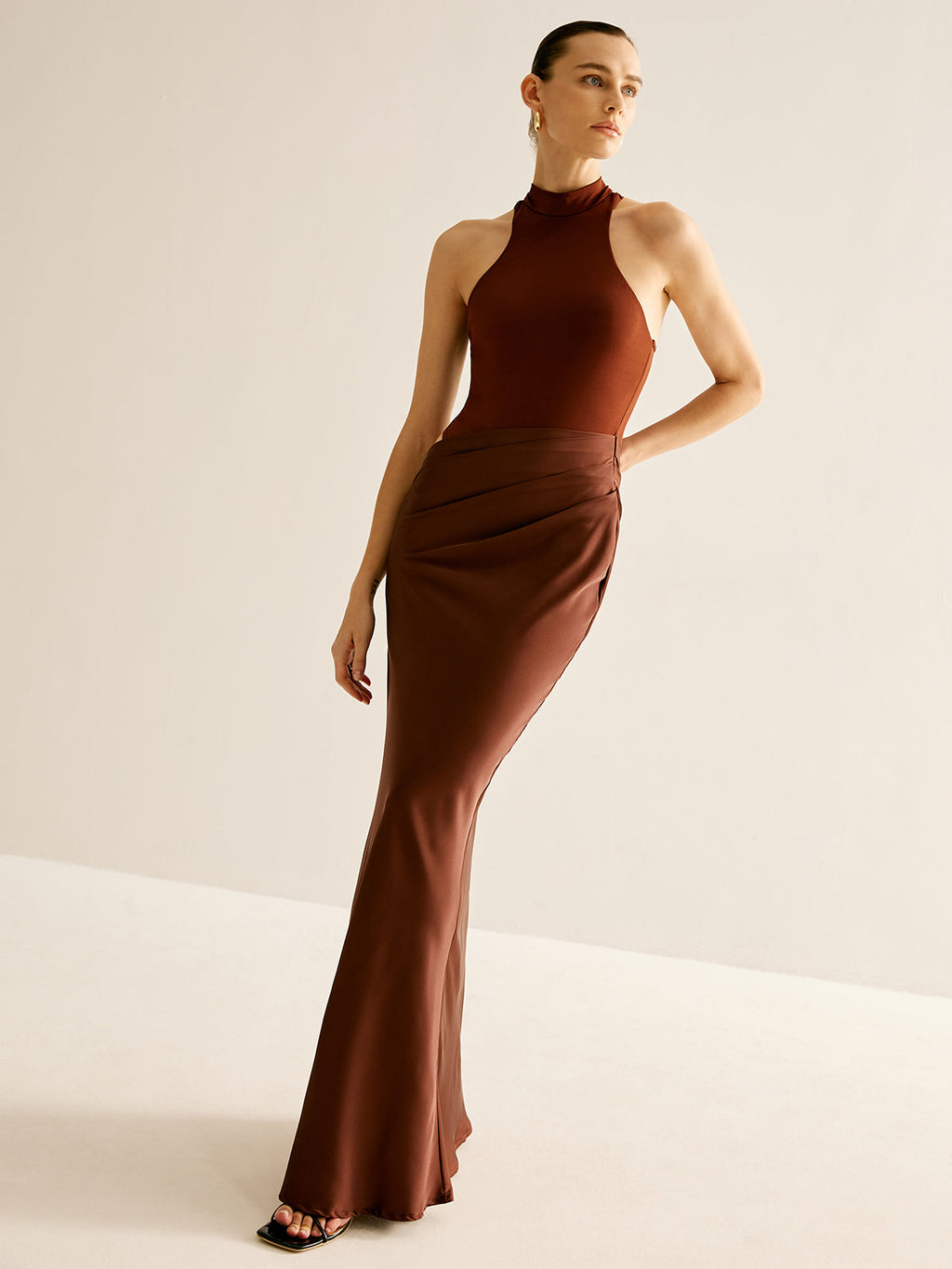 Damen Ballkleid mit Neckholder und Cut-Out-Detail
