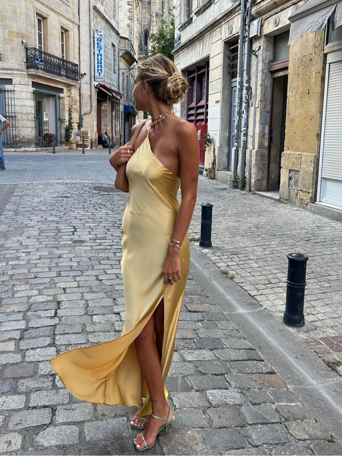 Damen Ballkleid mit Rückenausschnitt und Beinschlitz