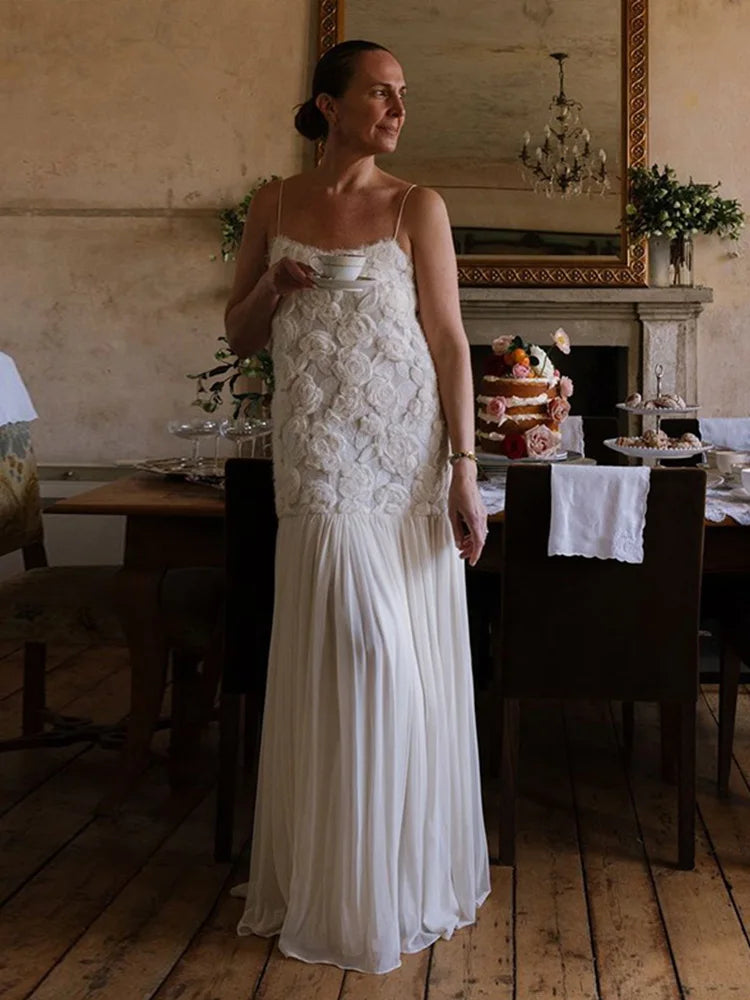 Damen Ballkleid mit Trägerloser Korsage und Fließendem Rock
