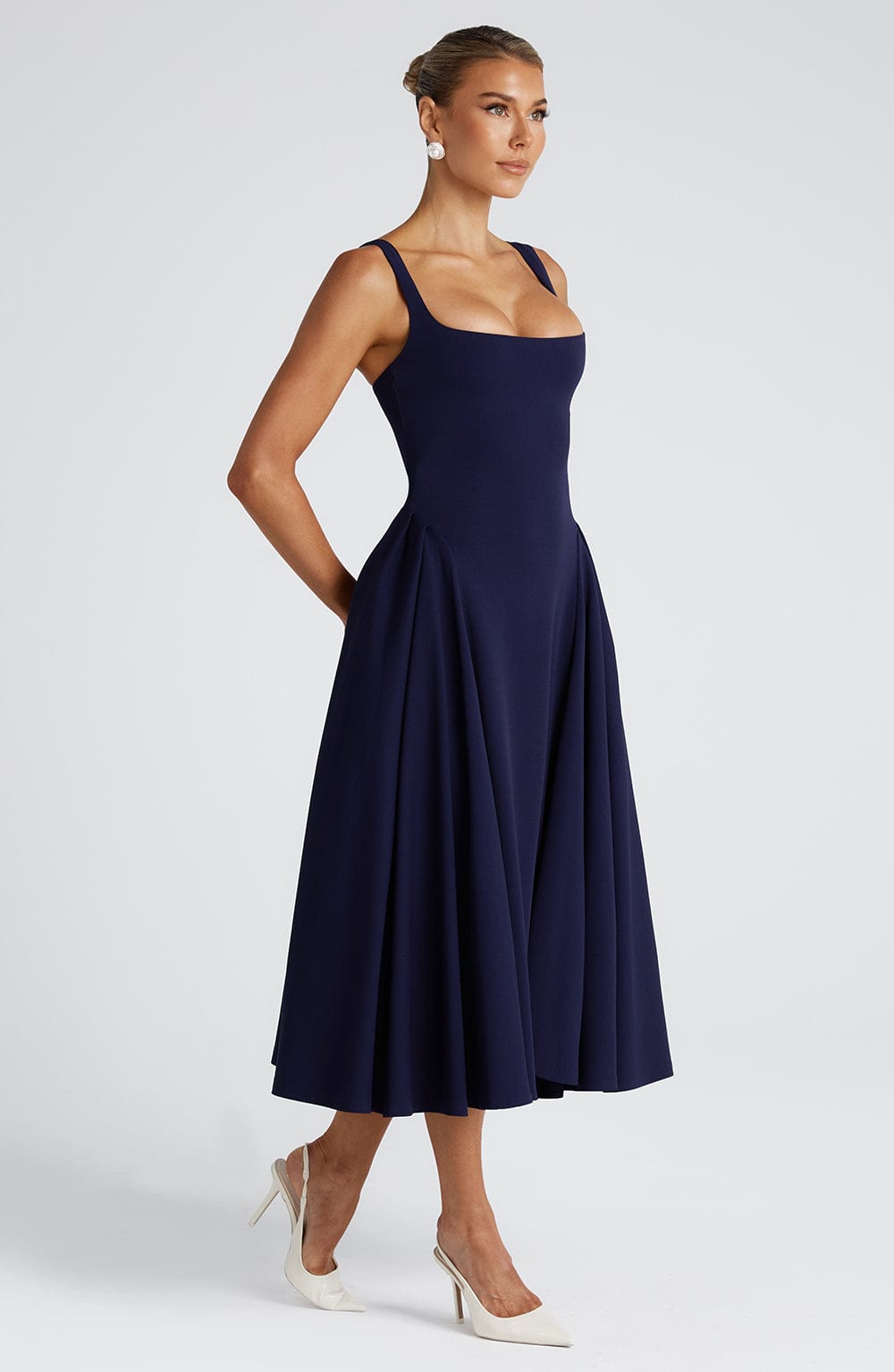 Cosima | Damen Fließendes Midikleid mit Karree-Ausschnitt – Dunkelblau