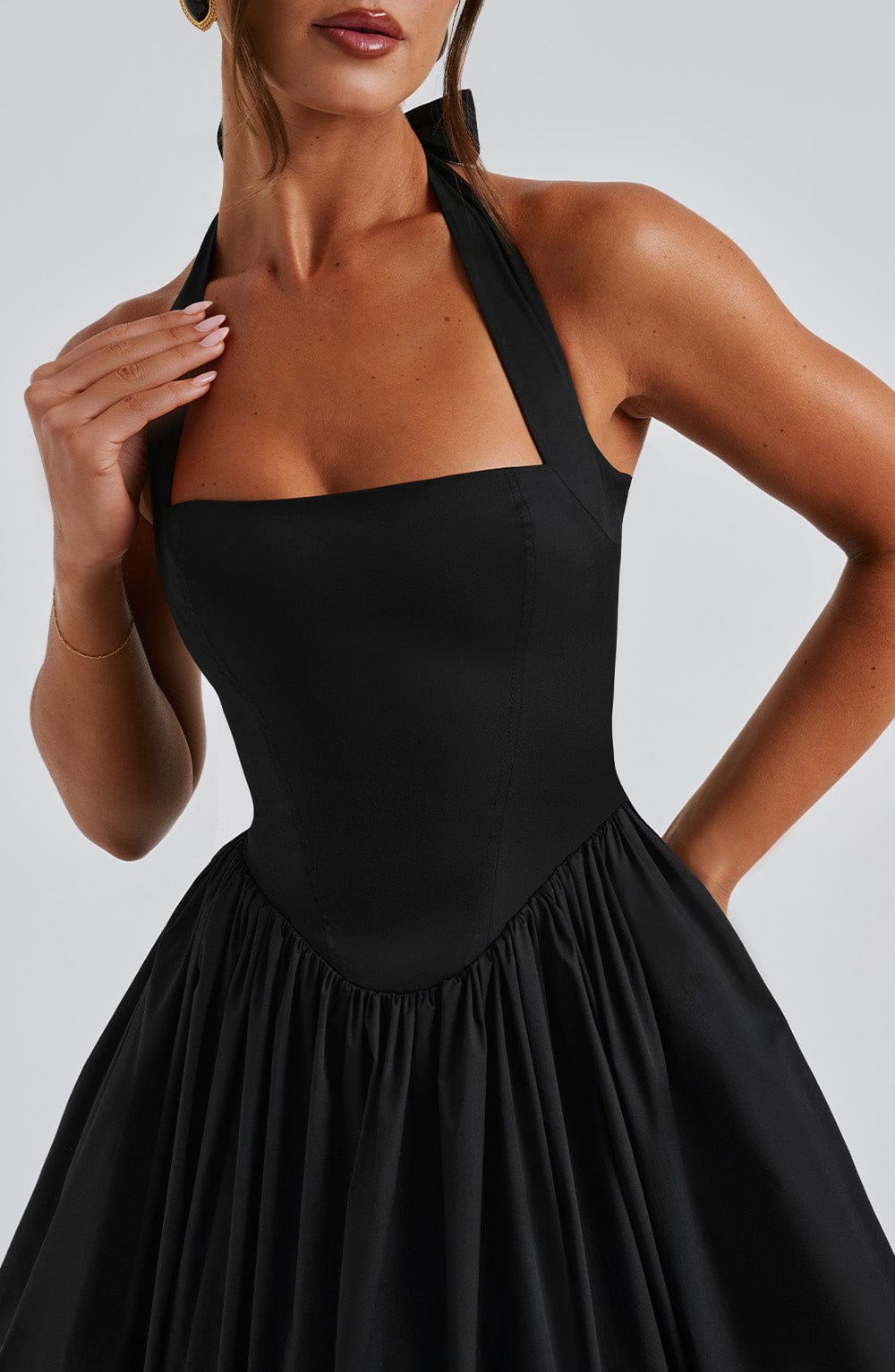 Leonora | Damen Midikleid mit Karree-Ausschnitt – Schwarz