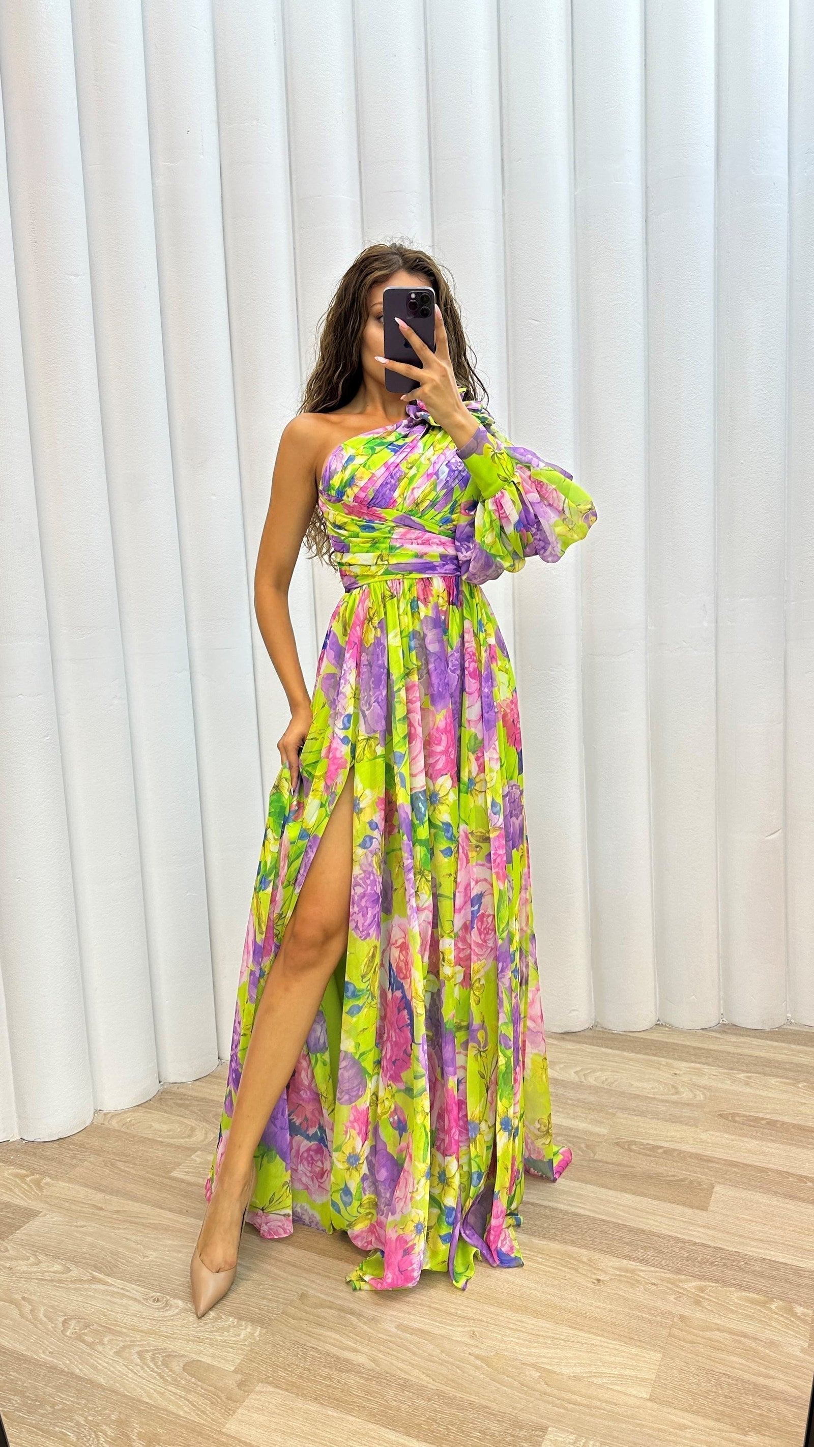 Damen Einschulter-Maxikleid mit Puffärmel und Seitenschlitz mit Blumenmuster