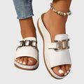 Damen Flat Mule-Sandalen mit breitem Riemen und Goldkettenornament
