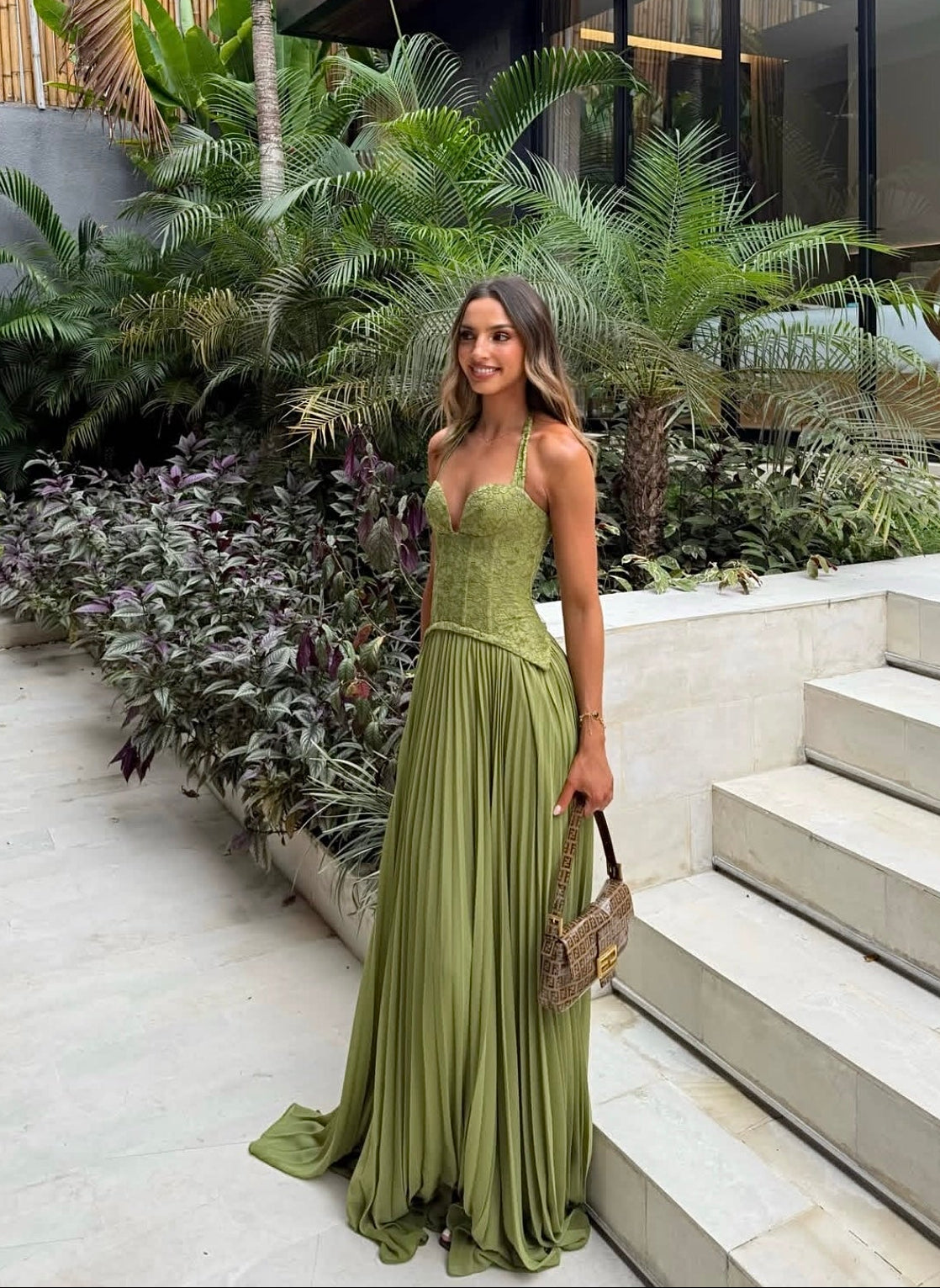Damen Maxikleid mit Herzausschnitt und plissiertem Rockteil
