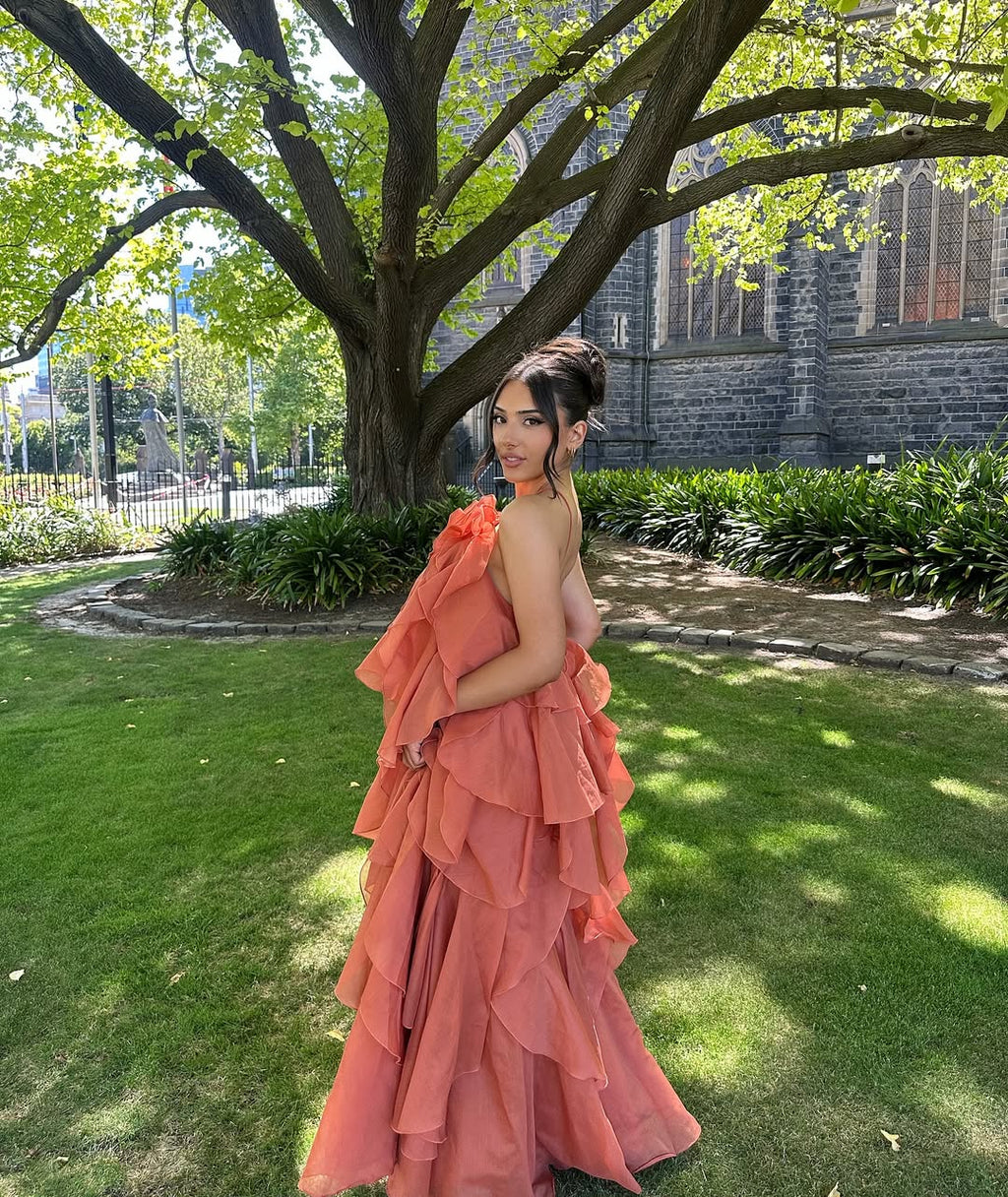 Damen Maxikleid mit Nackenträgern Blütenapplikation und mehrlagigen Volants