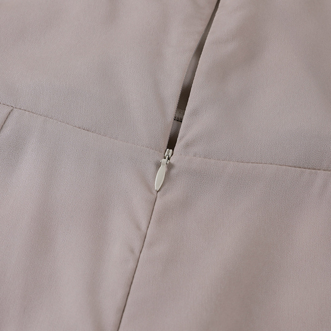 Damen Langes Kleid mit Spaghettiträgern V-Ausschnitt seitlichem Schlitz und Knopfdetail