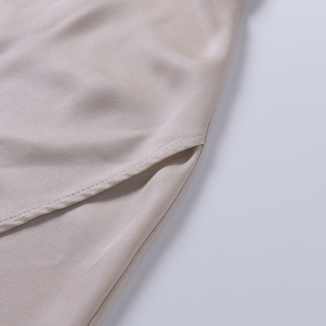 Damen Langes Kleid mit Spaghettiträgern V-Ausschnitt seitlichem Schlitz und Knopfdetail