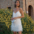 Damen Minikleid mit Spaghettiträgern V-Ausschnitt Paillettenbesatz und Federdetails am Saum