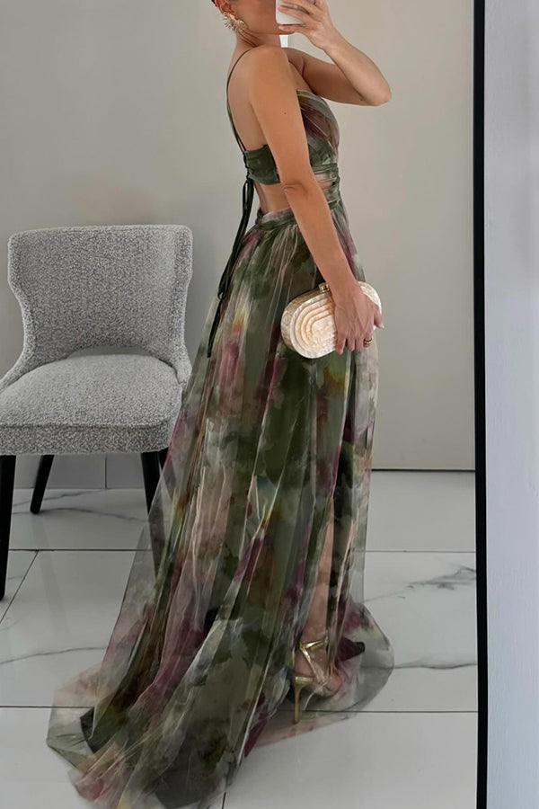 Damen Plissiertes Maxikleid mit Blumenmuster und Spaghettiträgern und Wickelausschnitt