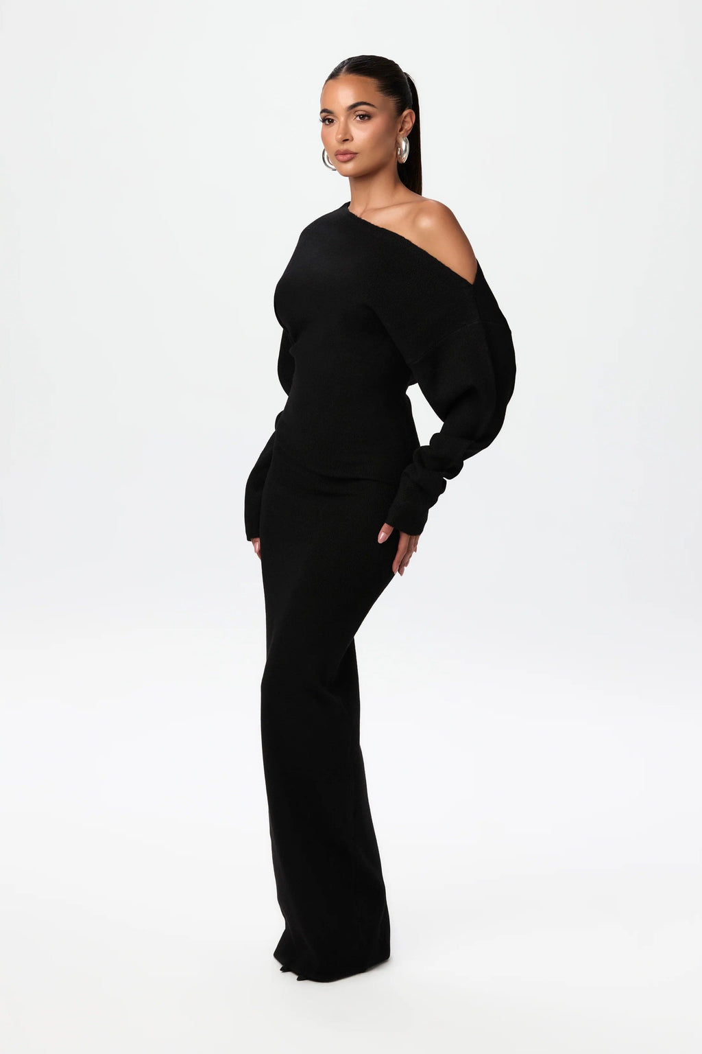 Damen Schulterfreies Strickkleid mit Asymmetrischem Ausschnitt Langen Ärmeln und Maxilänge