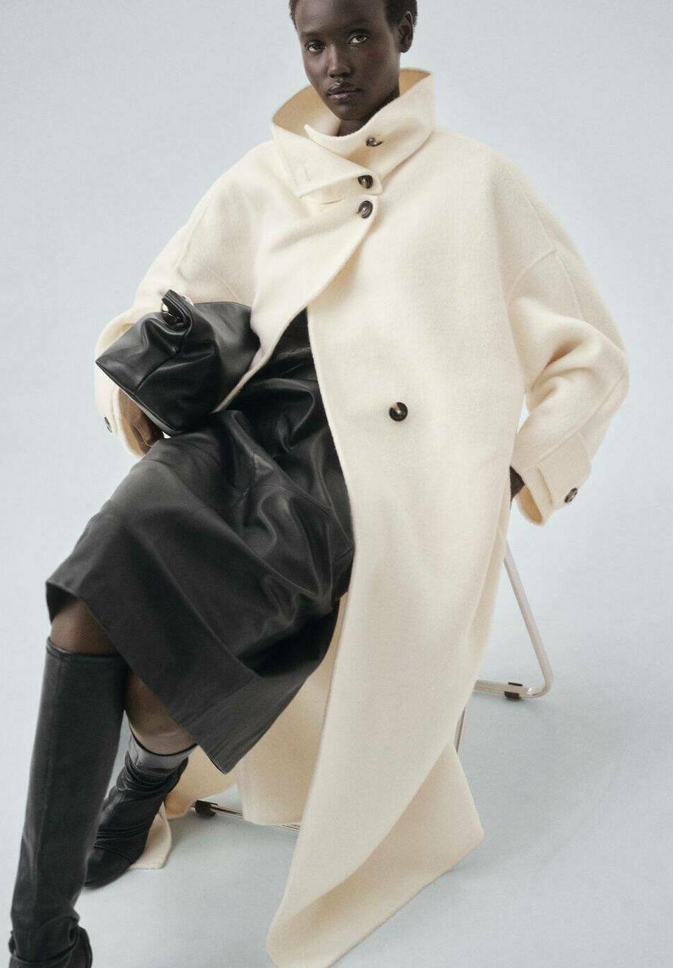 Enthusiá Off - White Mantel - Velnoir™