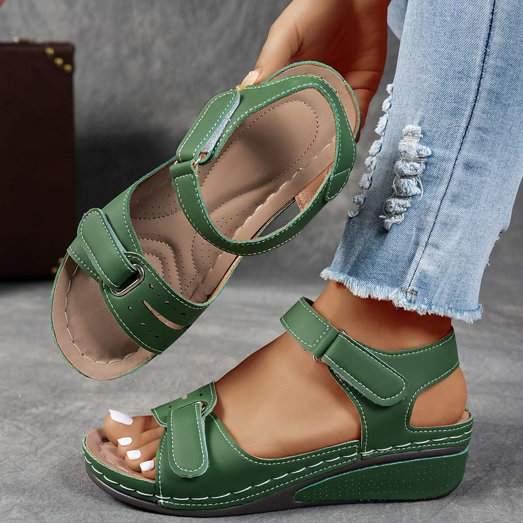 Sandalen Damen mit zwei Klettverschluss-Riemen und Kontrastnähten