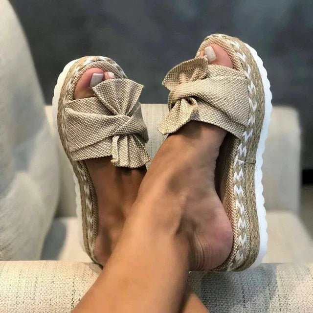 Sandalen Damen Slip-On mit Schleife und geflochtenem Plateau