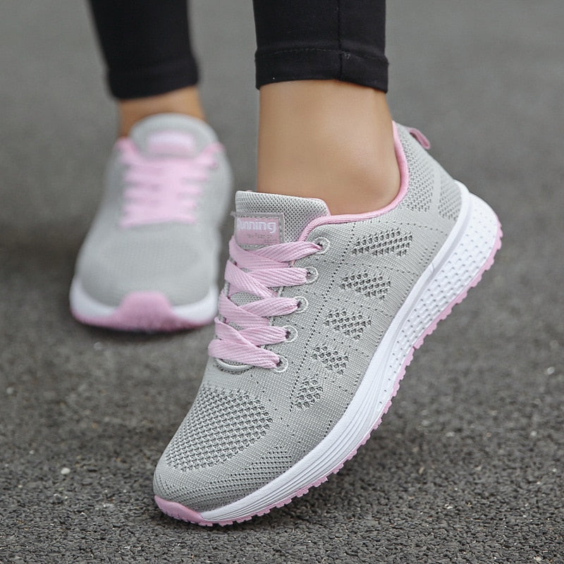 Sneaker Damen mit Mesh-Obermaterial und profilierter Sohle