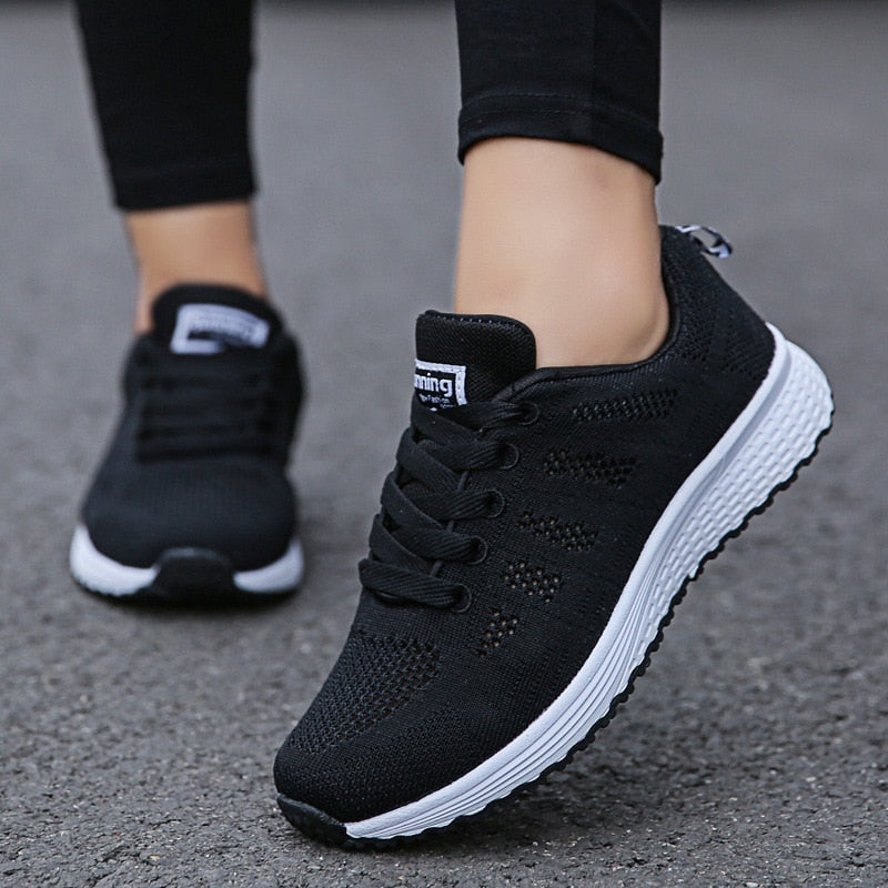 Sneaker Damen mit Mesh-Obermaterial und profilierter Sohle