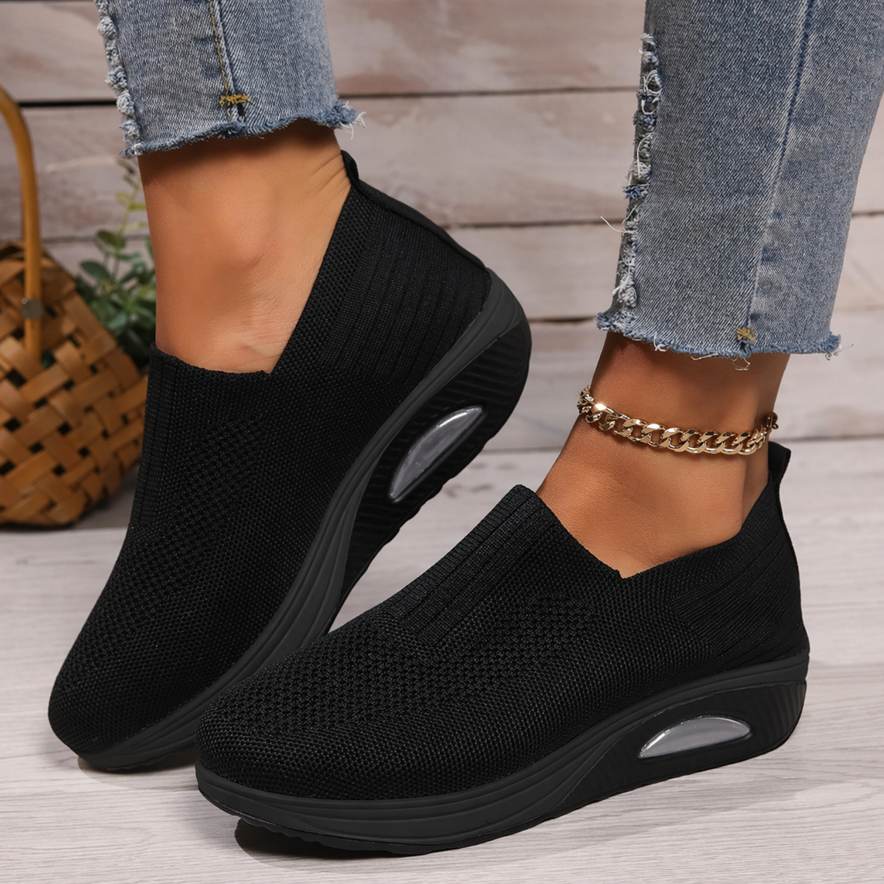 Sneaker Damen mit Netzoberfläche und Rippenpaneel auf Plateau-Keilsohle mit transparenter Sohlenöffnung