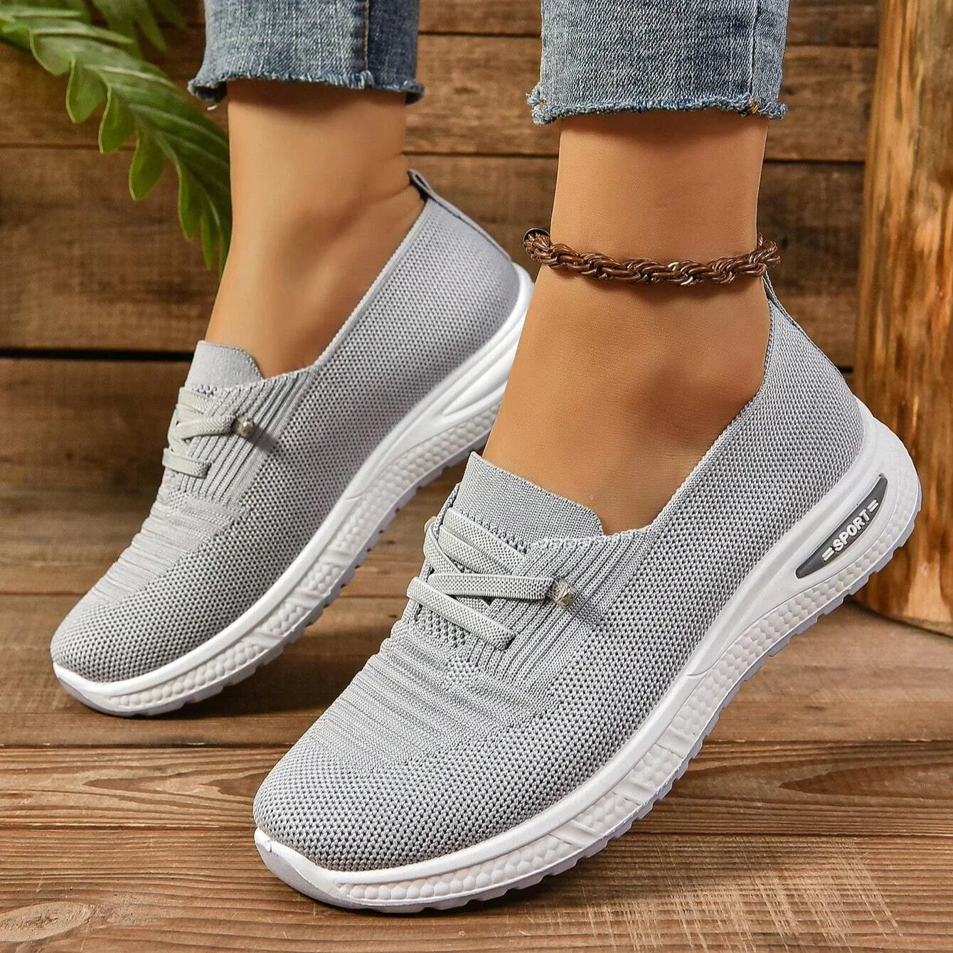 Sneaker Damen mit Netzobermaterial und Metalltoggle-Verschluss