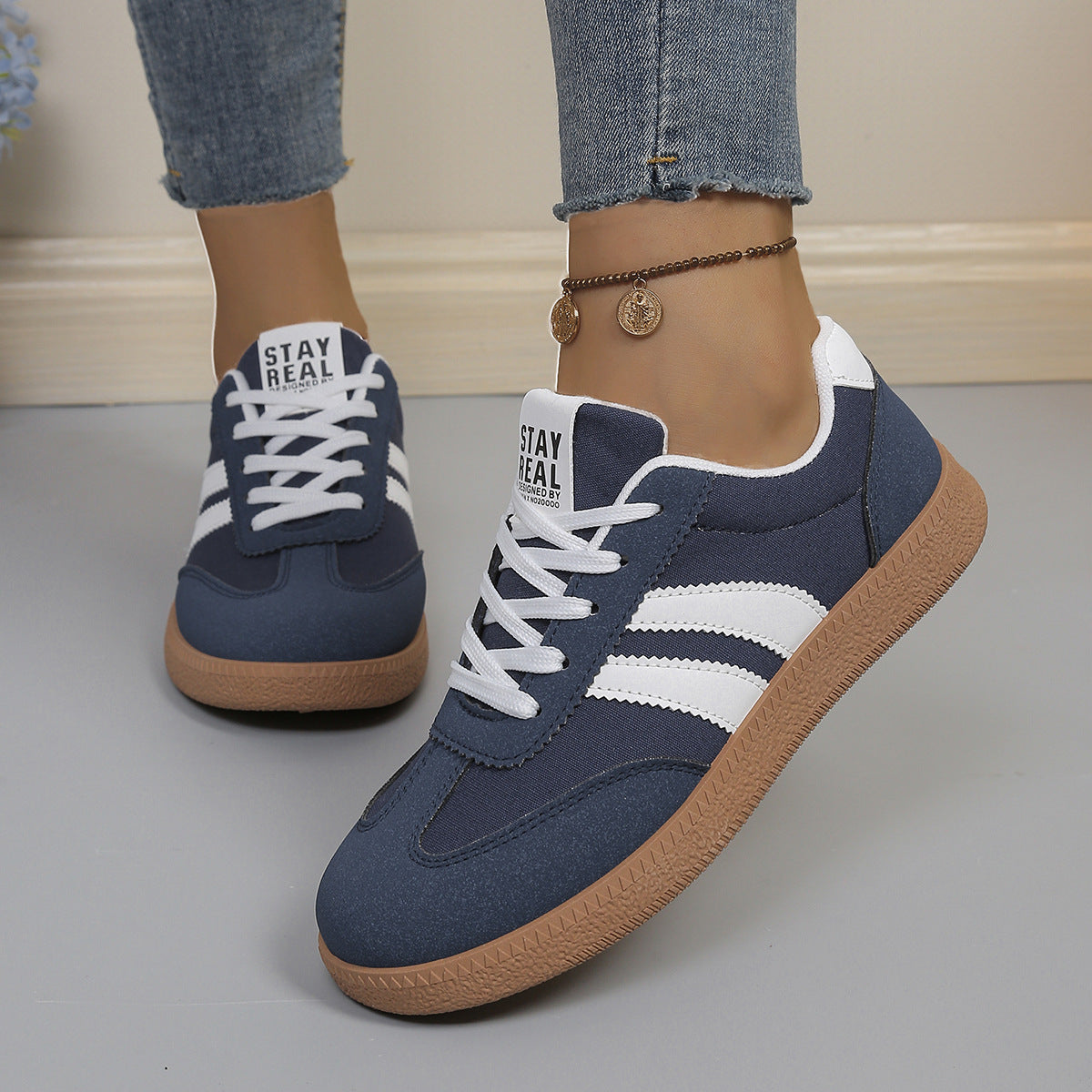 Sneaker Damen mit Streifenbesatz und Gummisohle