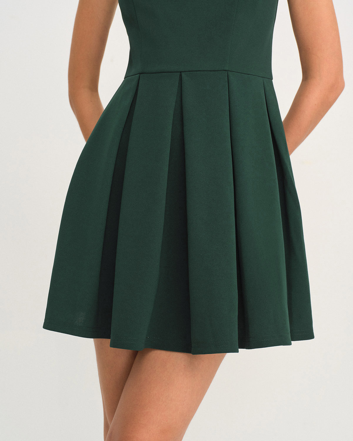 Elara | Damen Minikleid mit Plissee – Grün