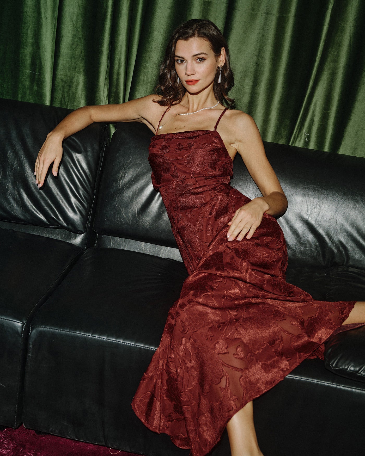 Sabine | Damen Floral-Maxikleid mit Kreuzträgern – Ziegelrot