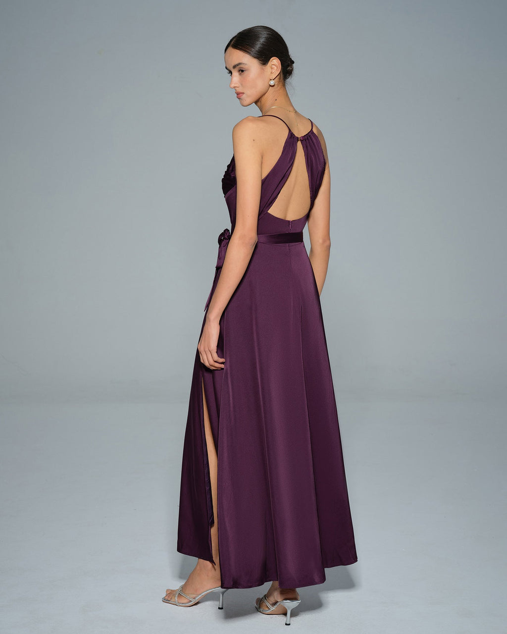 Chiara | Damen Satin-Maxikleid mit Wasserfall-Ausschnitt – Violett