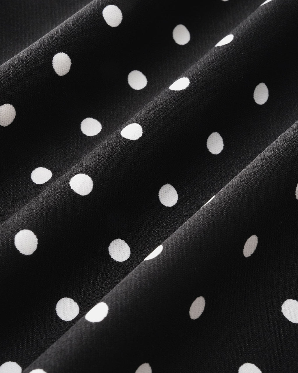 Freya | Damen Polka-Dot-Maxikleid mit Wasserfall-Ausschnitt – Schwarz