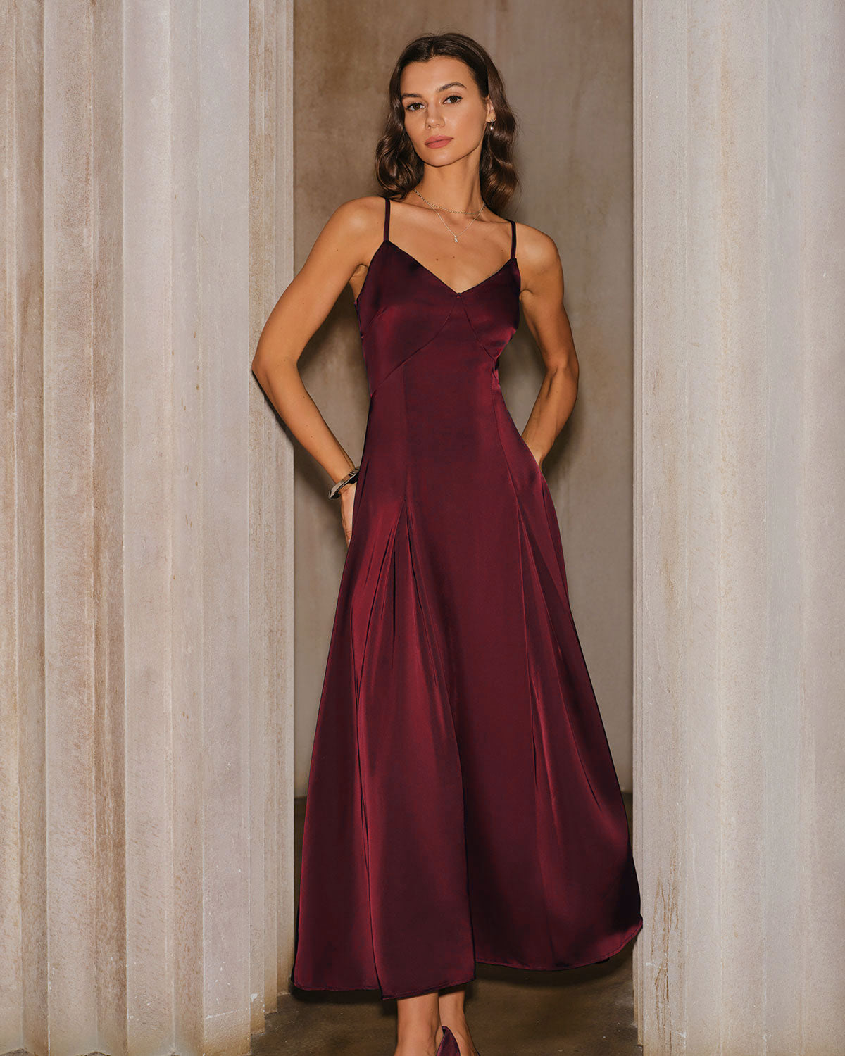 Isabelle | Damen Satin-Maxikleid in A-Linie – Bordeaux