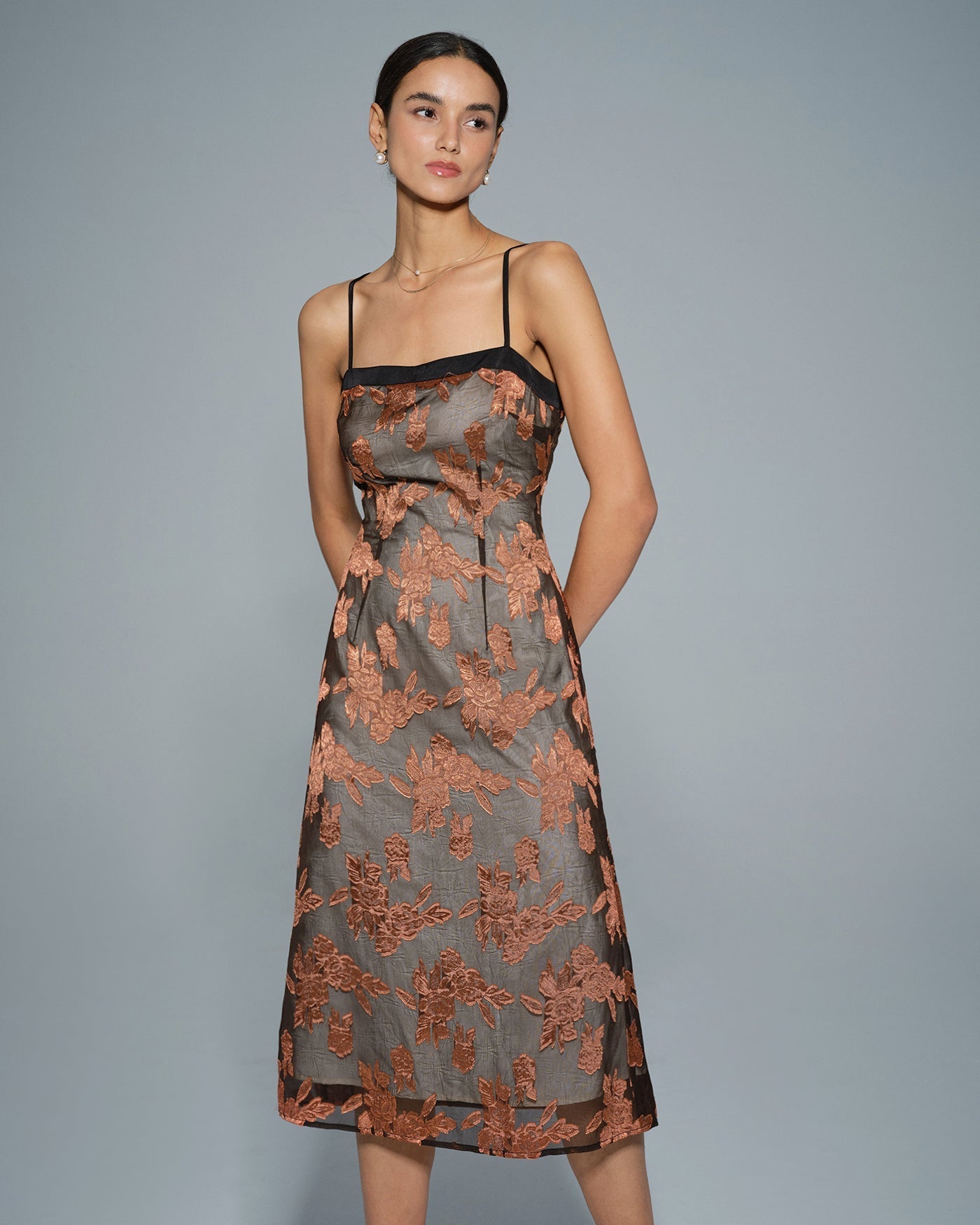 Mila | Damen Floral-Midikleid – Karamell