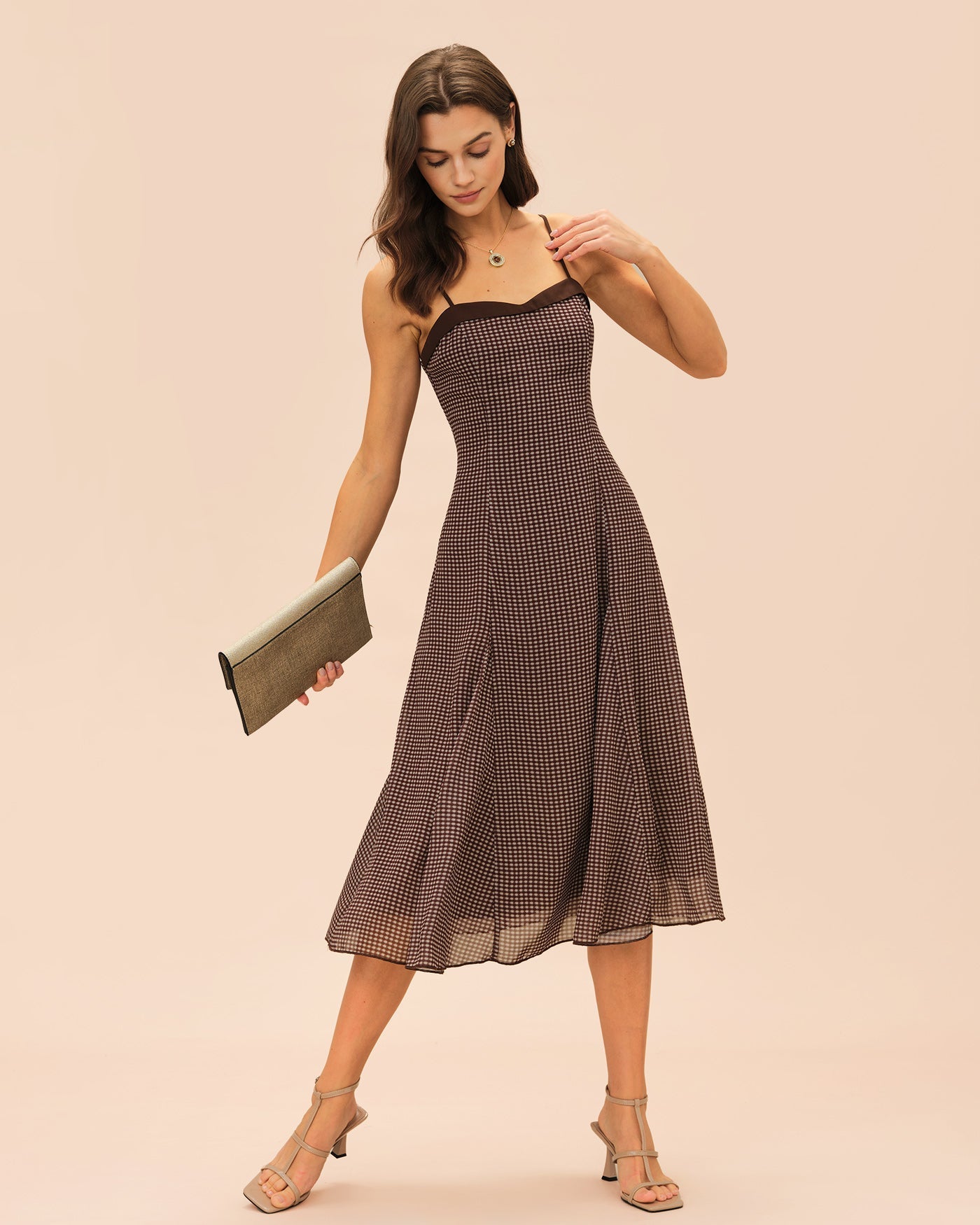 Adeline | Damen Karo-Midikleid mit Herz-Ausschnitt – Braun
