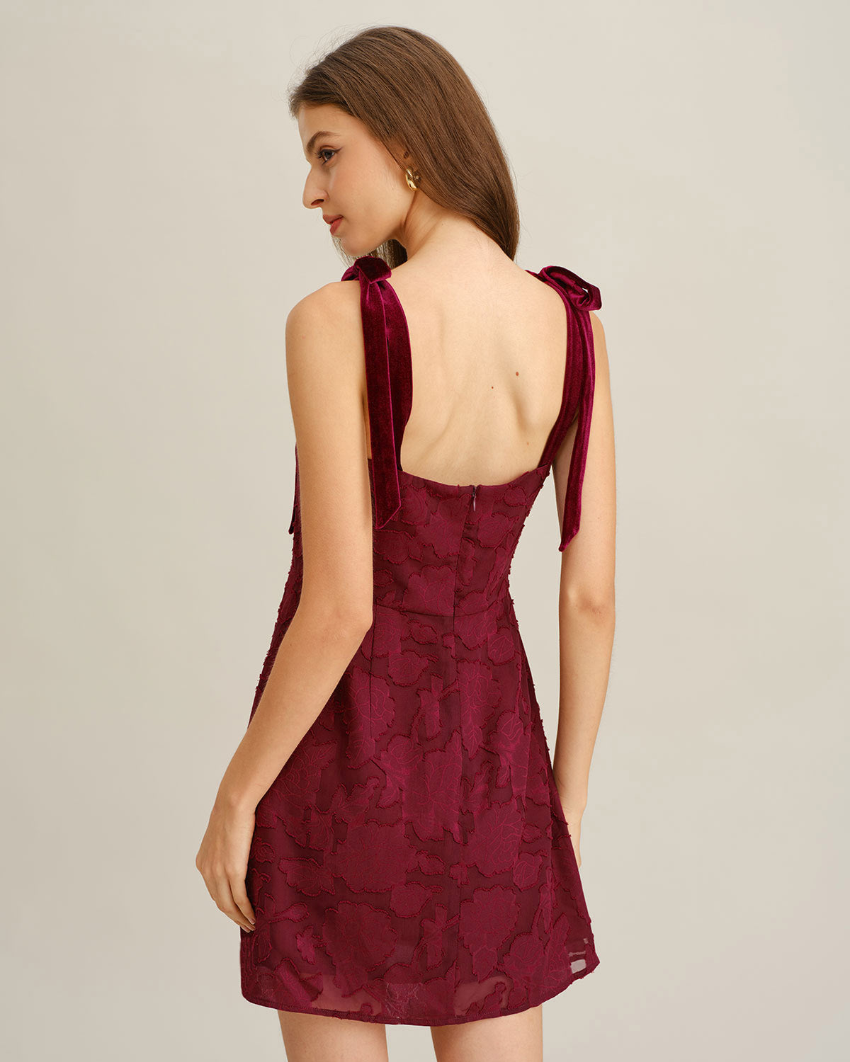 Emilia | Damen Floral-Minikleid mit Bindeträgern – Bordeaux